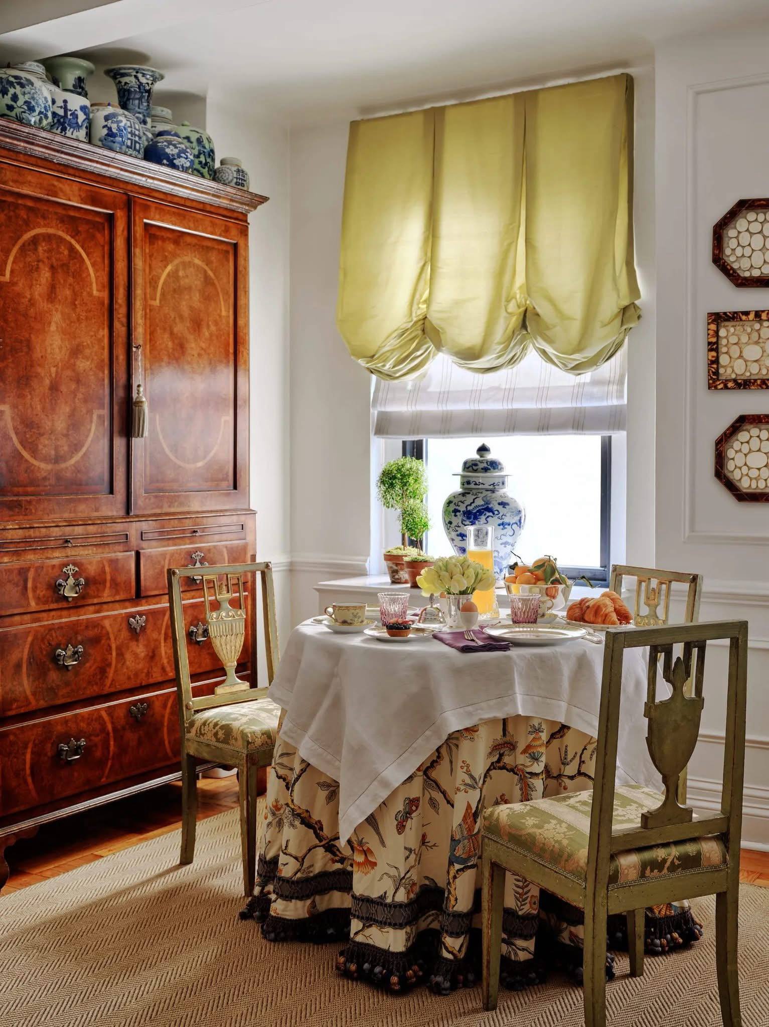 Elegant dining room showcase