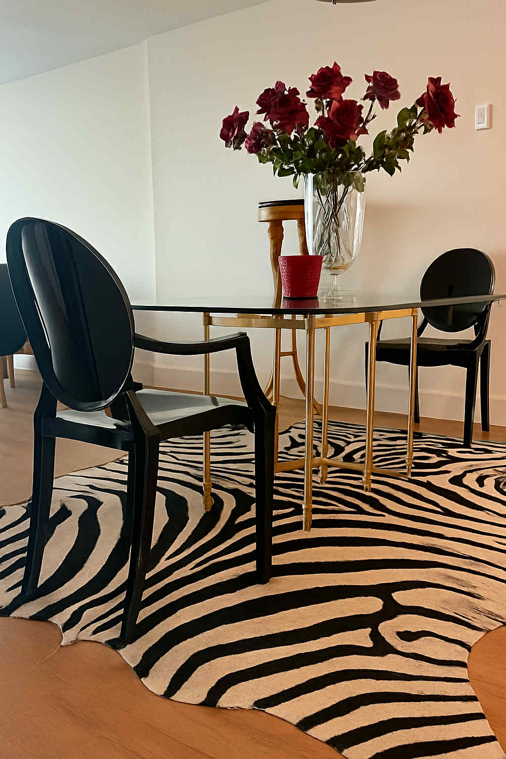 Elegant dining room staging